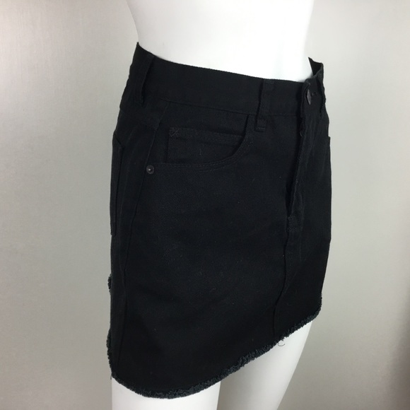 Brandy Melville Black Mini Skirt Size Medium NWT - Picture 2 of 5